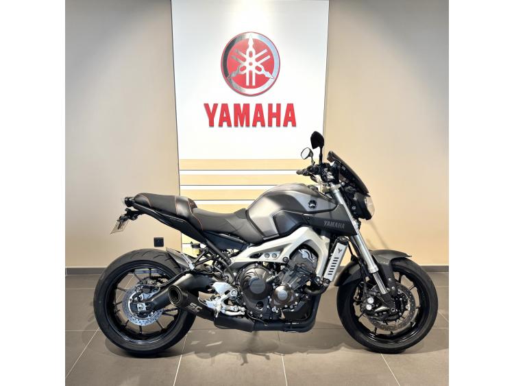 YAMAHA MT-09