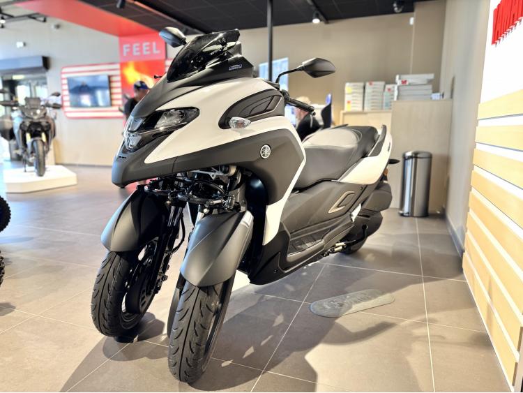 YAMAHA TRICITY 300